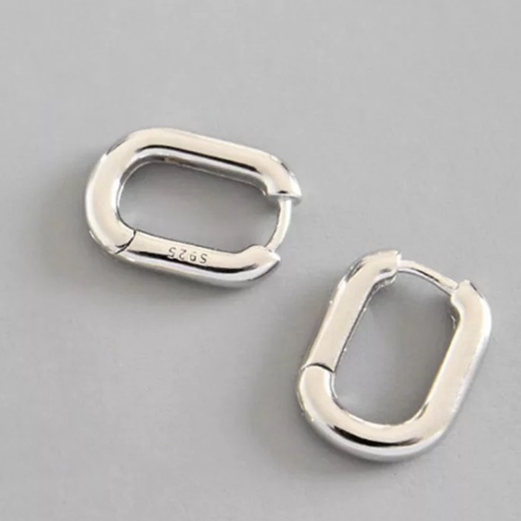 🤍Minimalist sterling silver stud earrings - Picture 4 of 10